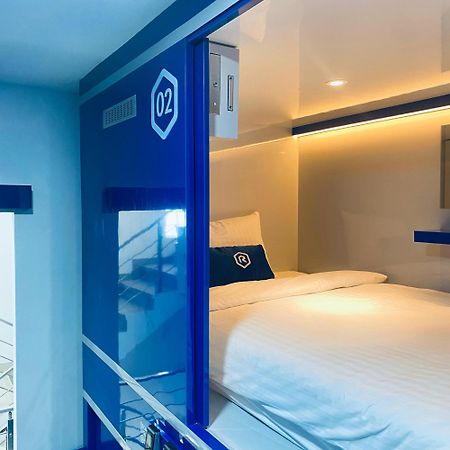 Rosalyne Sleepbox Malioboro 3 Hotel Джокякарта Екстериор снимка