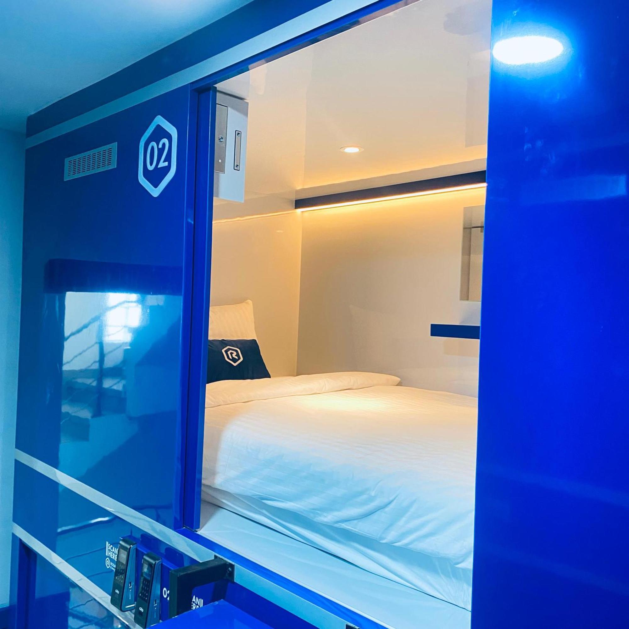Rosalyne Sleepbox Malioboro 3 Hotel Джокякарта Екстериор снимка