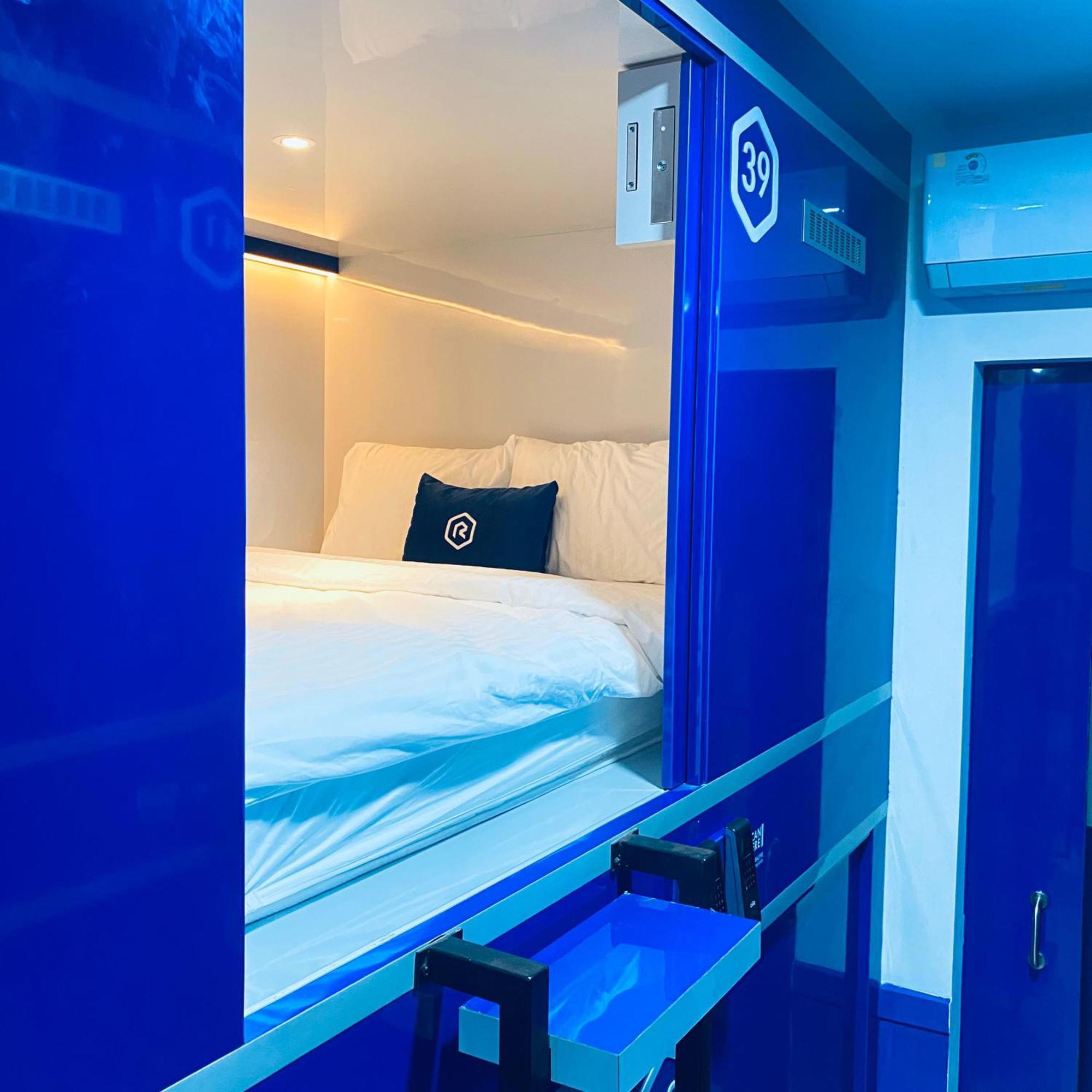 Rosalyne Sleepbox Malioboro 3 Hotel Джокякарта Екстериор снимка
