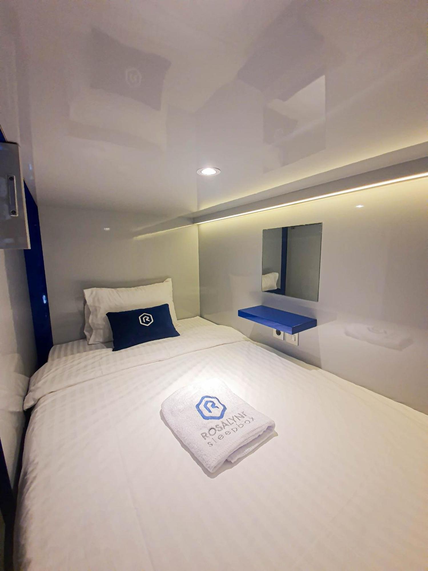 Rosalyne Sleepbox Malioboro 3 Hotel Джокякарта Екстериор снимка