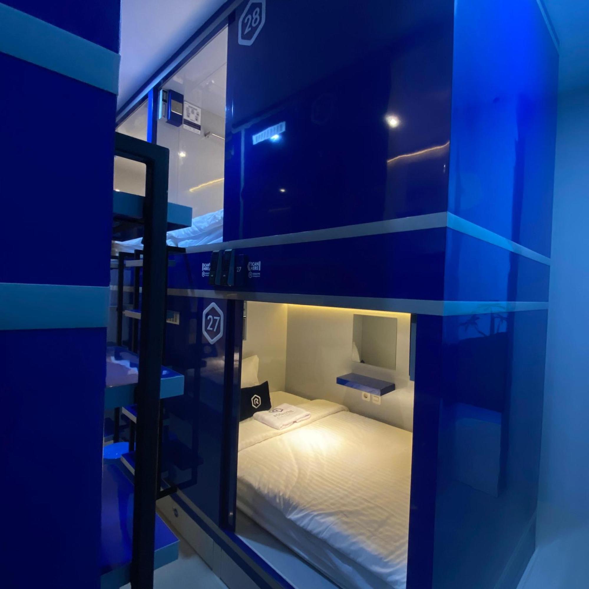 Rosalyne Sleepbox Malioboro 3 Hotel Джокякарта Екстериор снимка