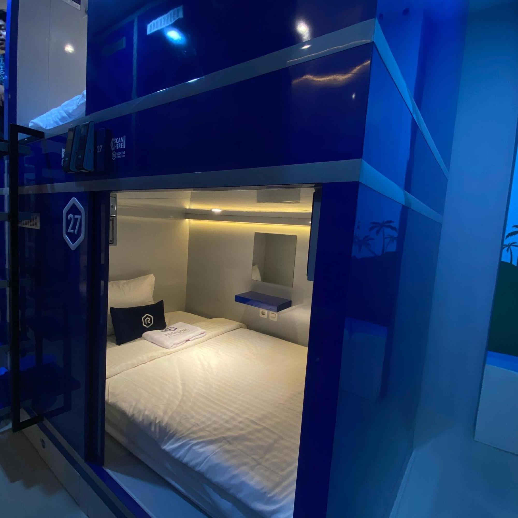 Rosalyne Sleepbox Malioboro 3 Hotel Джокякарта Екстериор снимка