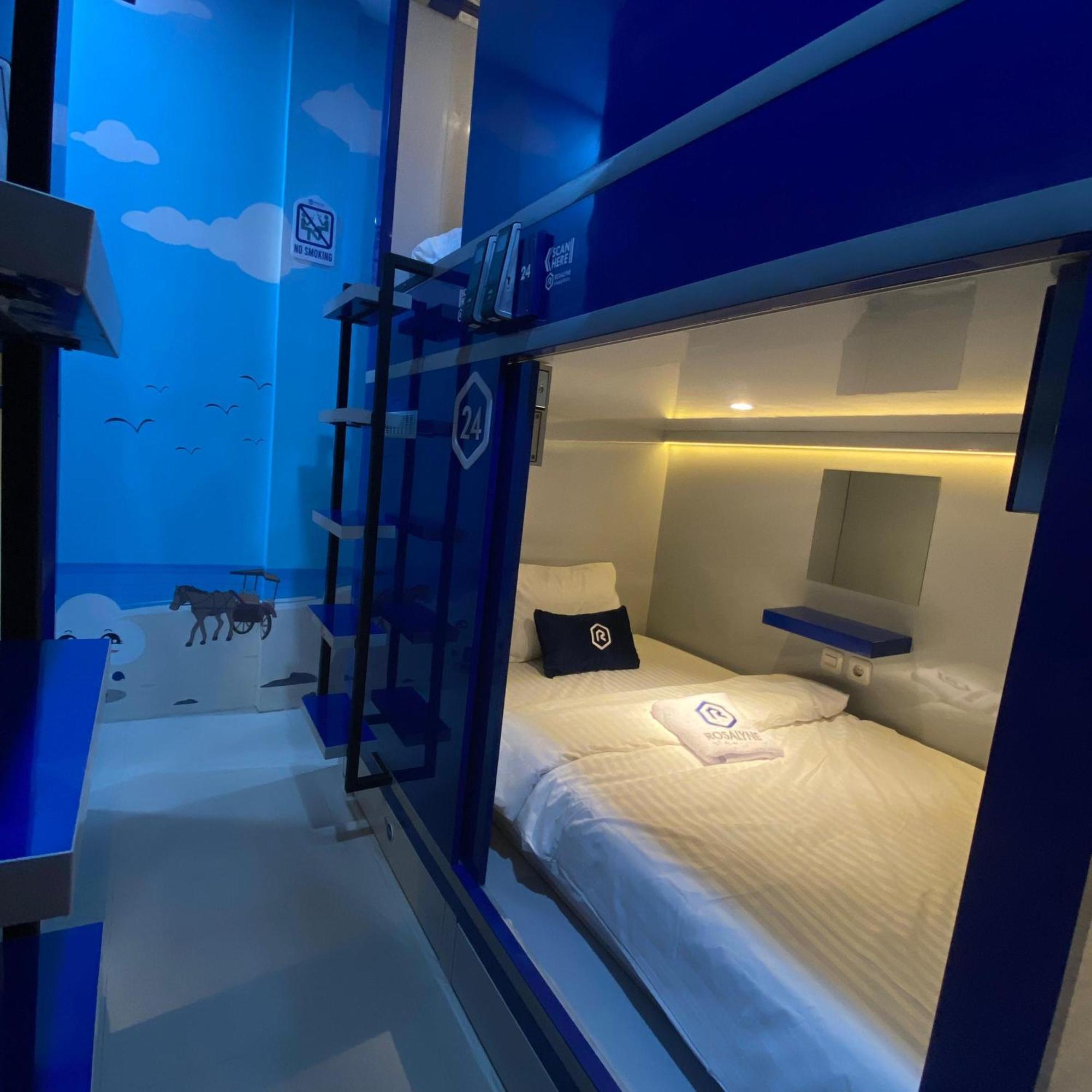 Rosalyne Sleepbox Malioboro 3 Hotel Джокякарта Екстериор снимка