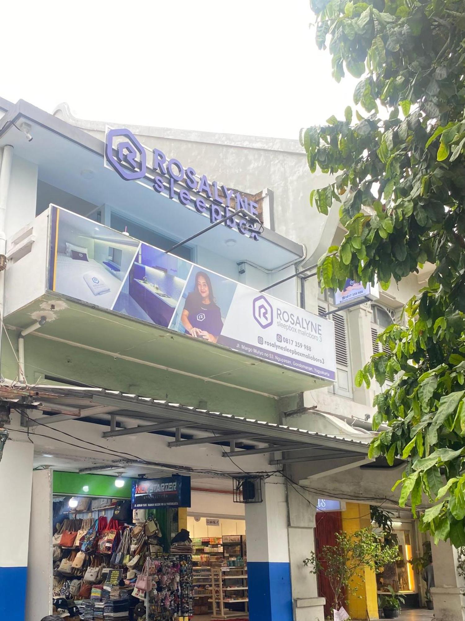 Rosalyne Sleepbox Malioboro 3 Hotel Джокякарта Екстериор снимка