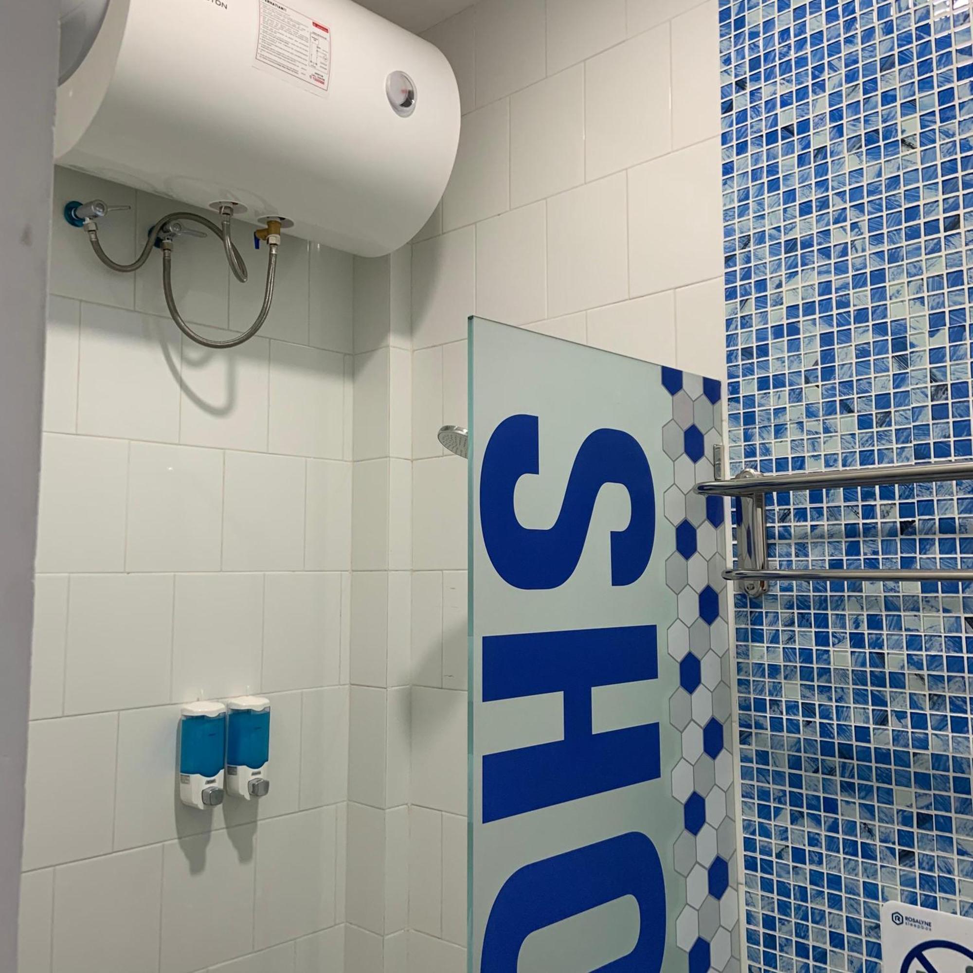 Rosalyne Sleepbox Malioboro 3 Hotel Джокякарта Екстериор снимка